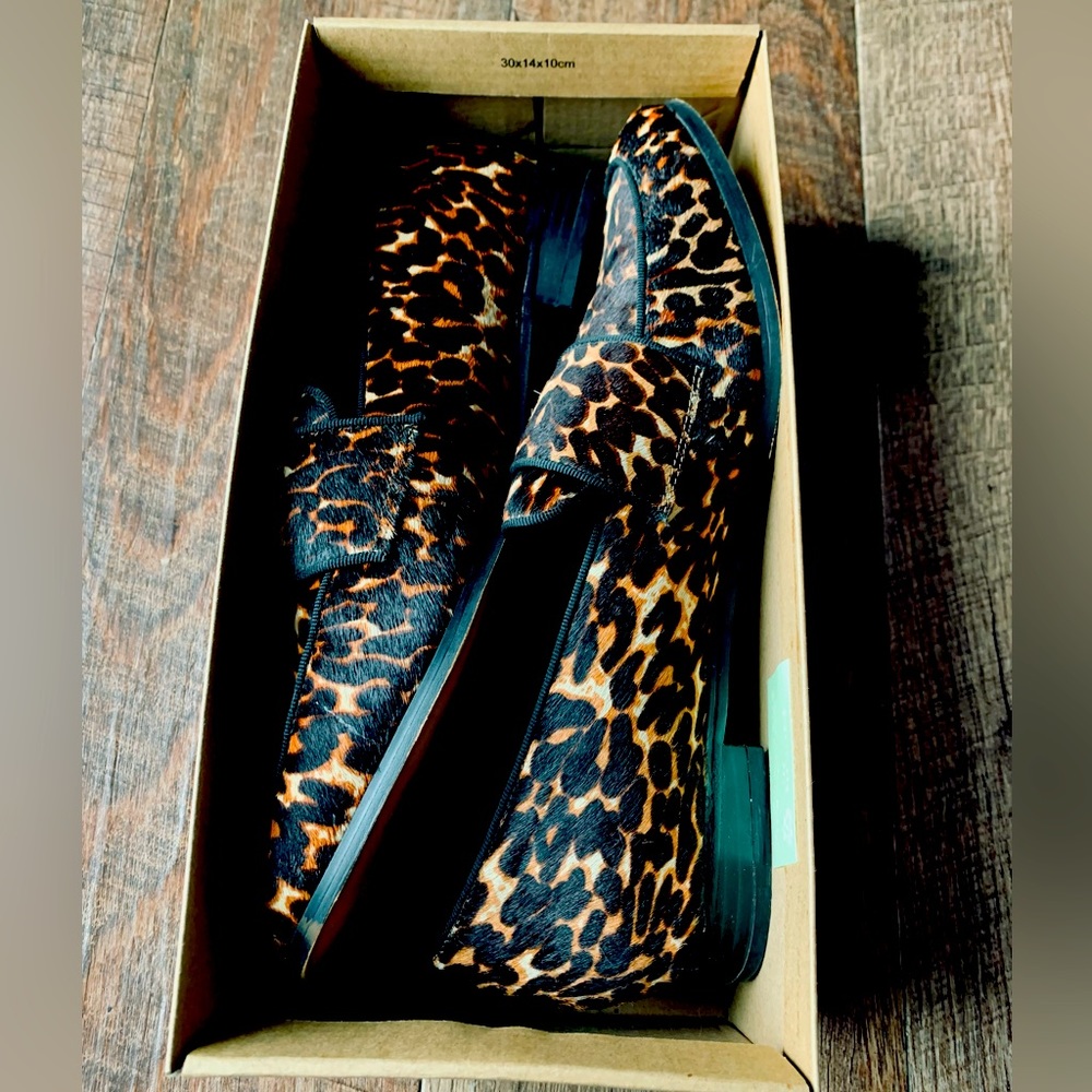 Halogen Leopard printed manmade leather shoes.